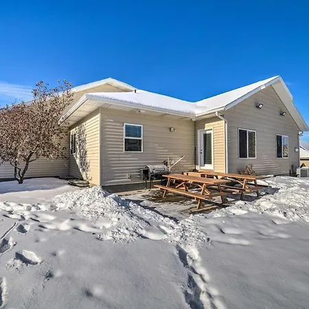 Spacious Idaho Home Ski, Hike, And Fish!